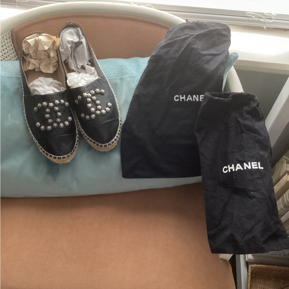 CHANEL Black Flats with metal Details